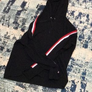 Black hoodie cropped